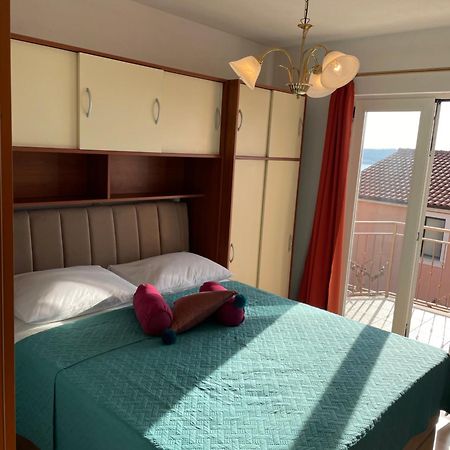 Comfortable Apartment Near The Sea Traù Esterno foto