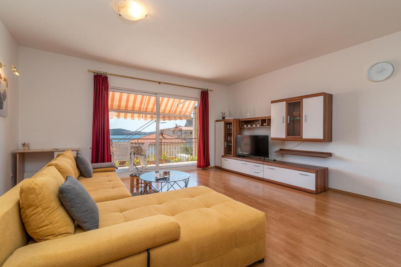 Comfortable Apartment Near The Sea Traù Esterno foto