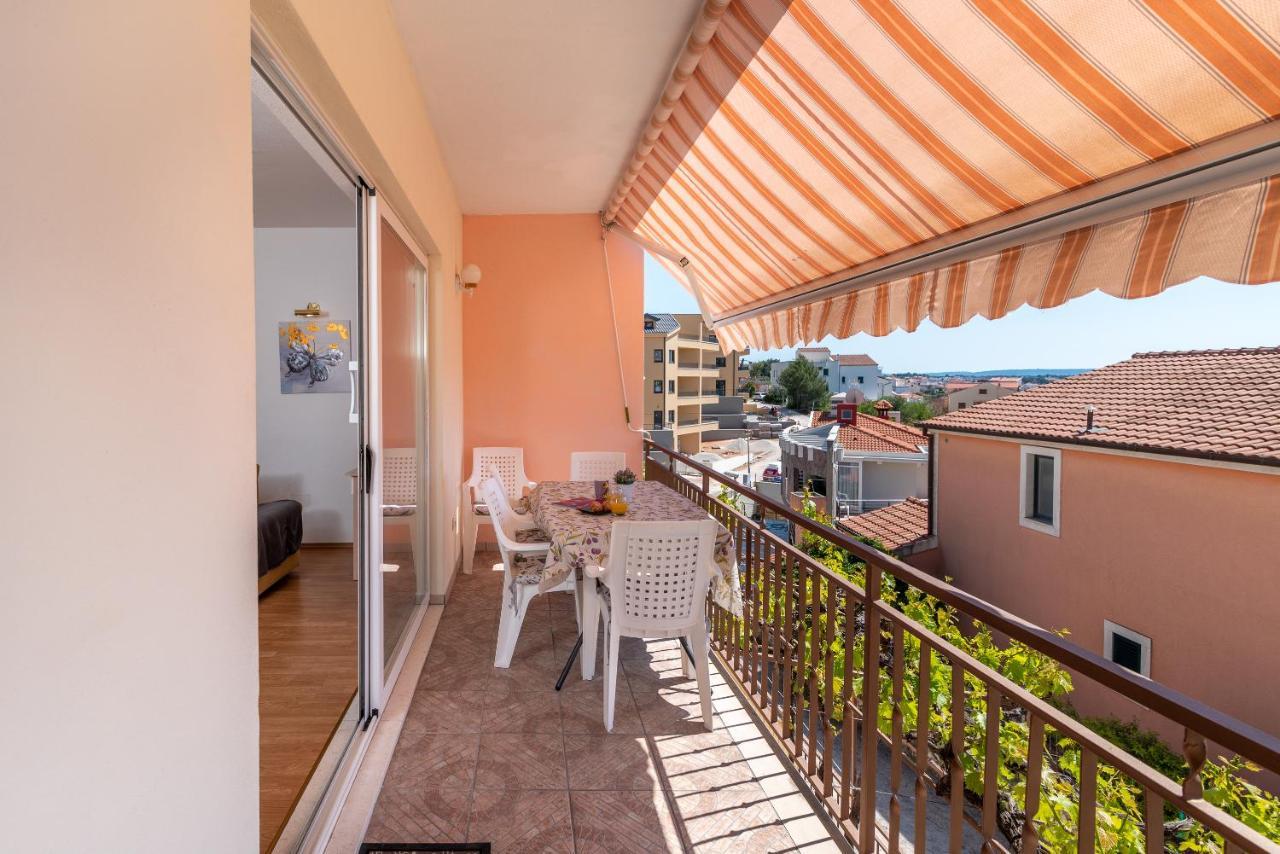 Comfortable Apartment Near The Sea Traù Esterno foto