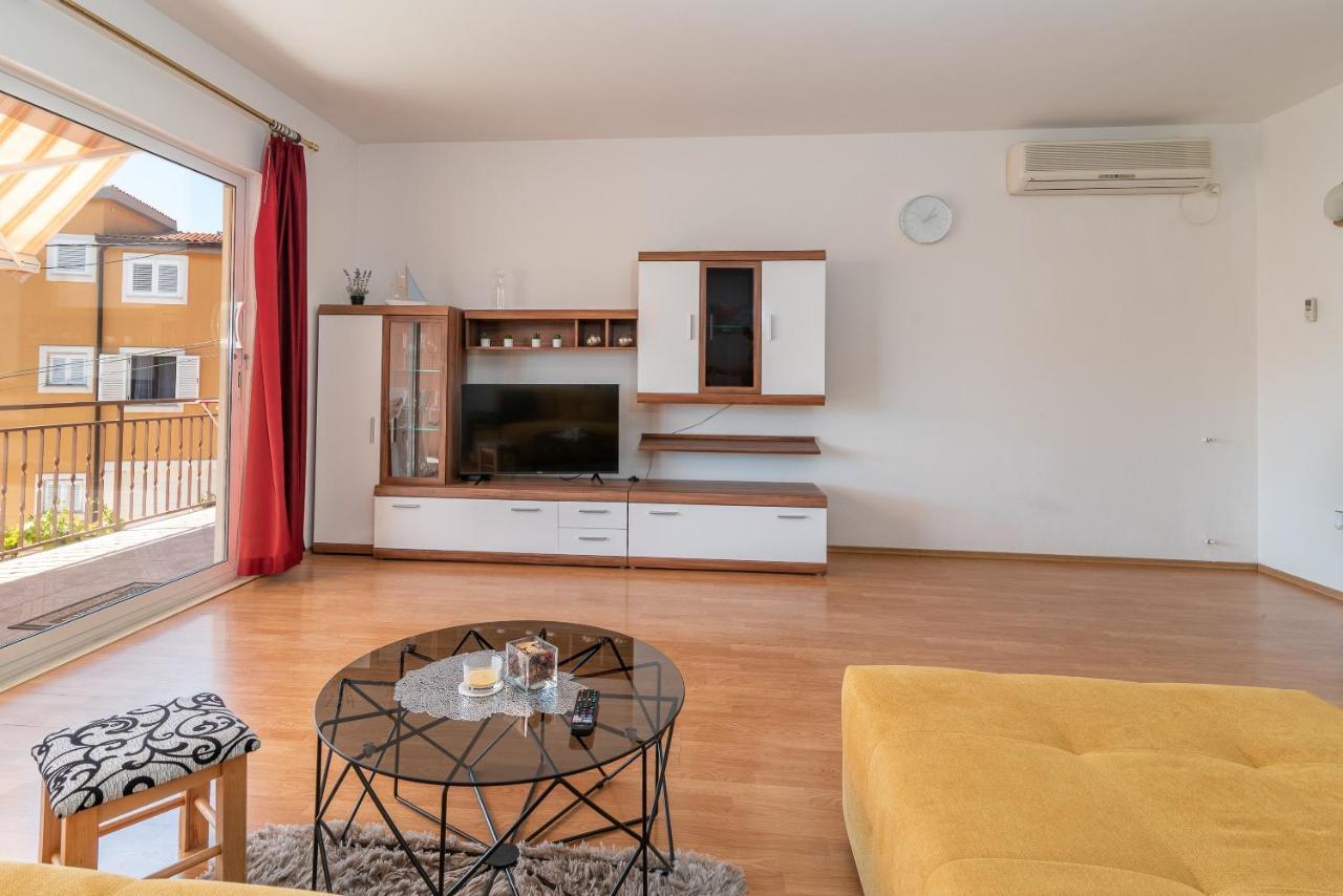 Comfortable Apartment Near The Sea Traù Esterno foto