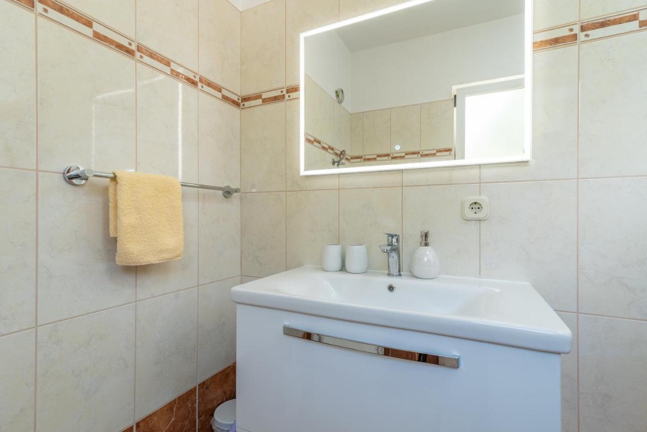 Comfortable Apartment Near The Sea Traù Esterno foto