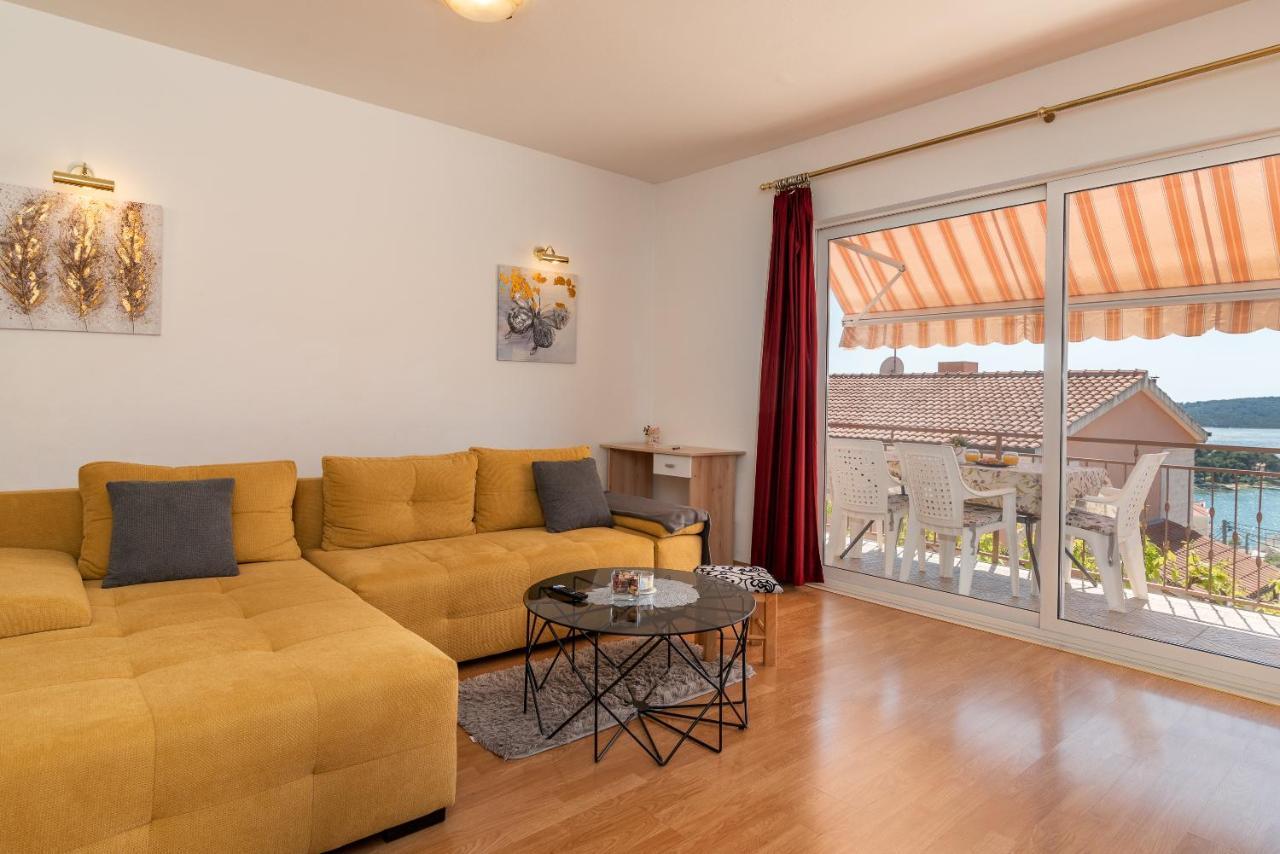 Comfortable Apartment Near The Sea Traù Esterno foto