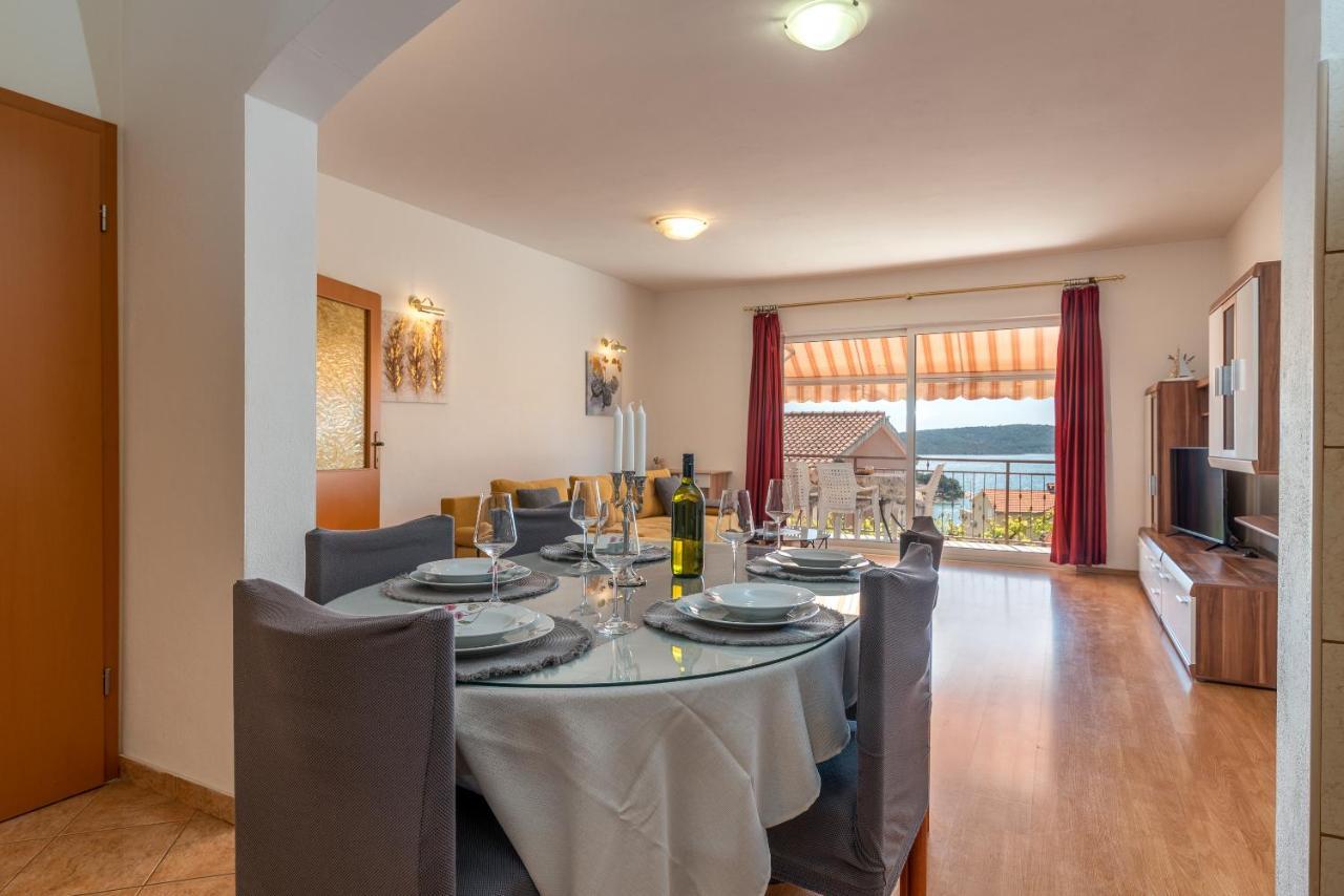 Comfortable Apartment Near The Sea Traù Esterno foto