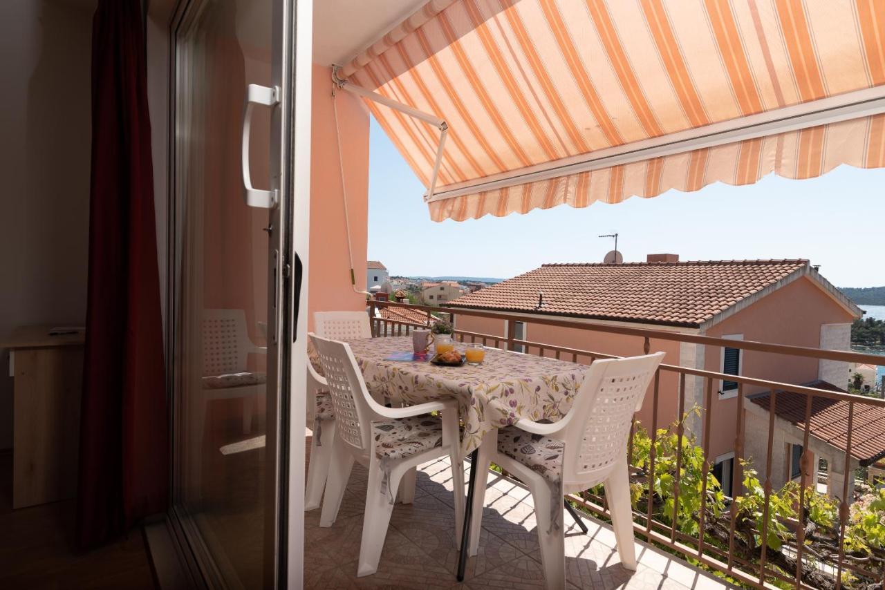 Comfortable Apartment Near The Sea Traù Esterno foto